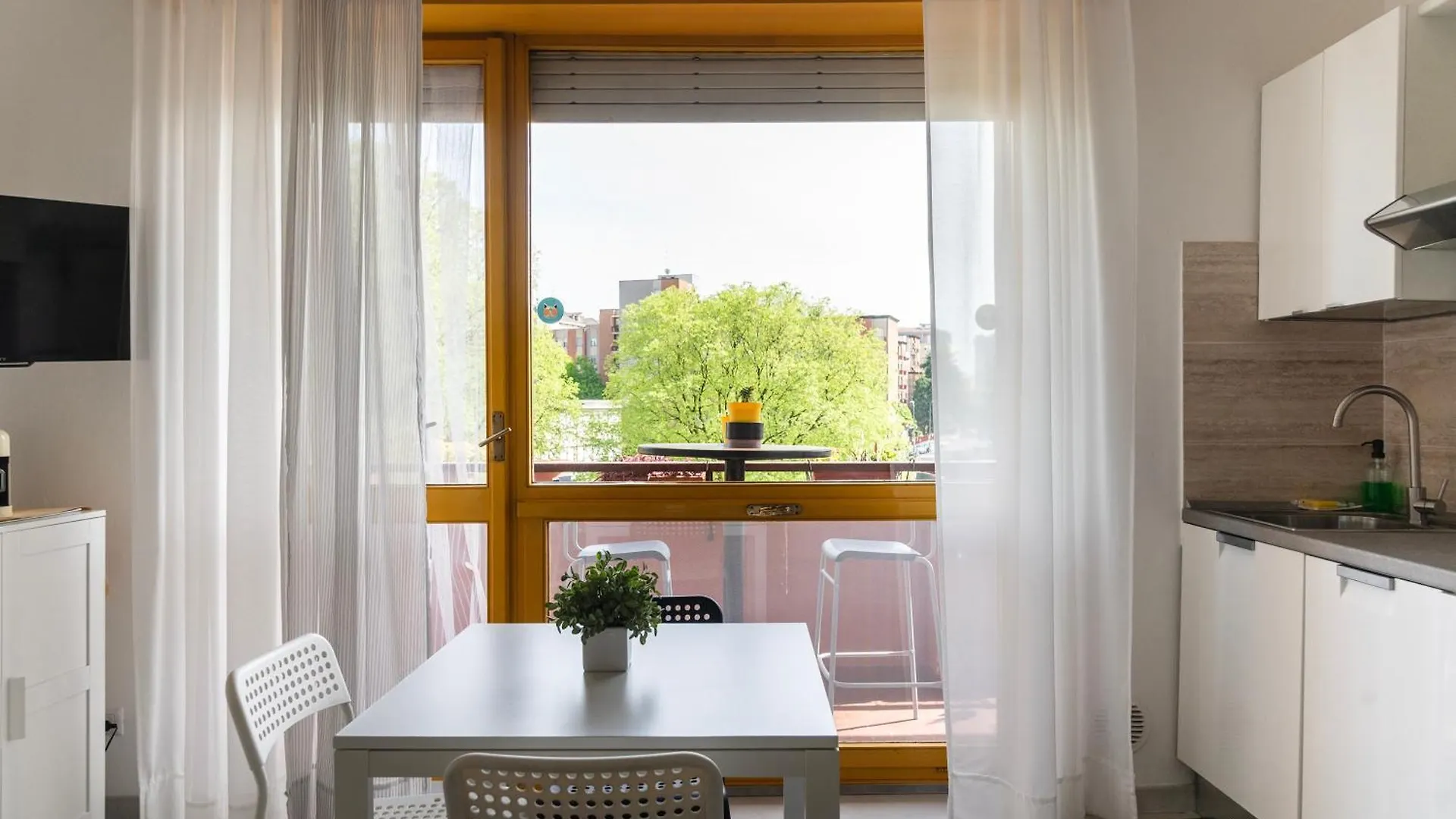 Youhosty - Paul Valery Ter Milan Apartment