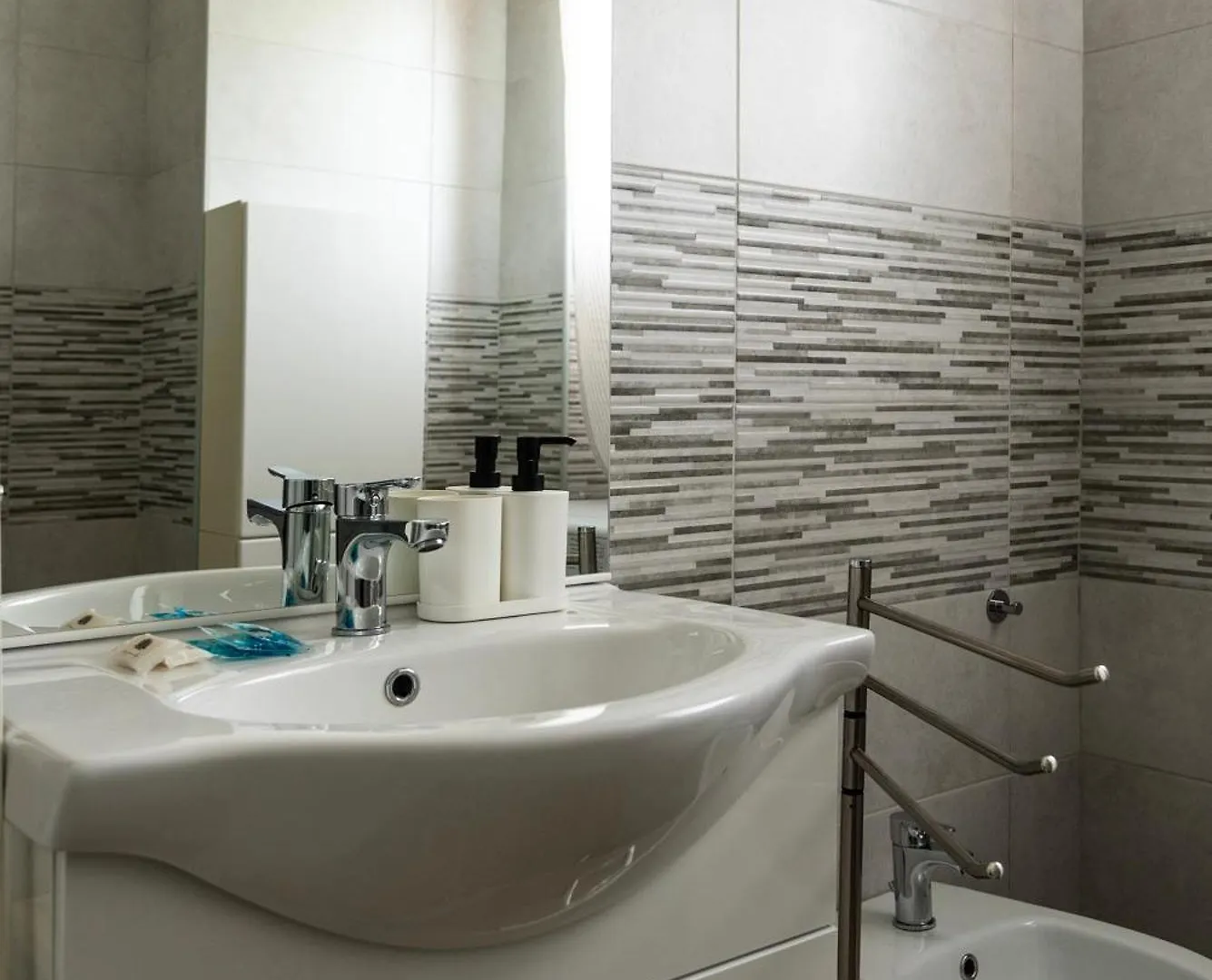 Apartment Youhosty - Paul Valery Ter Milan